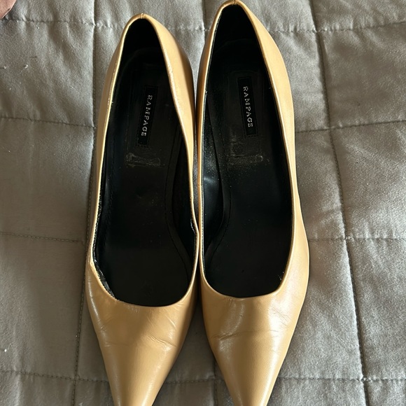 Rampage Tan Pointy Toe Heels - 8.5 - Picture 2 of 5